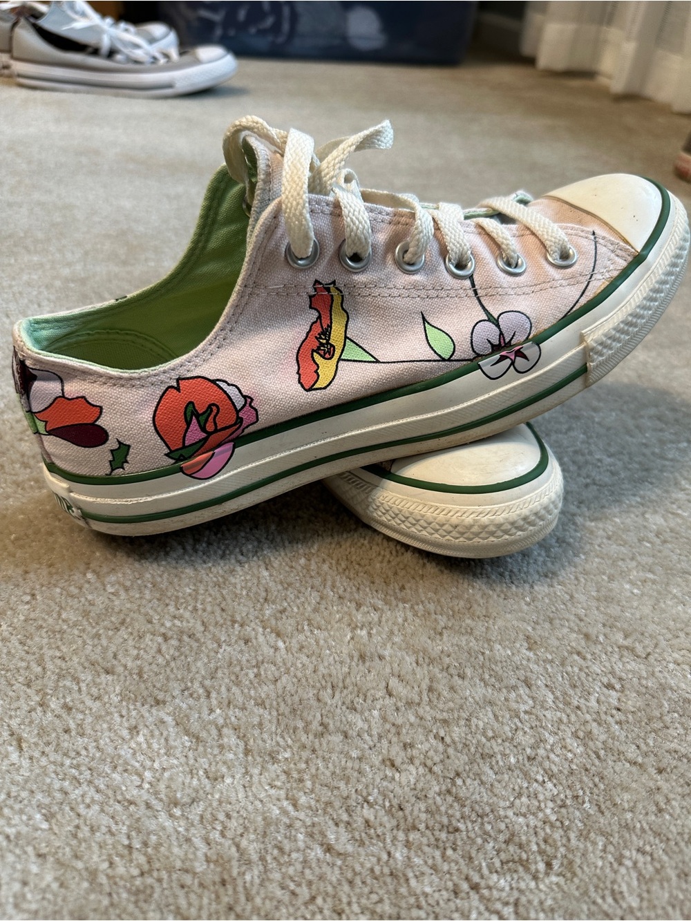 Converse Women’s Low Top Floral Canvas Sneaker in Light Pink 🌸 Super Cute! 🌸